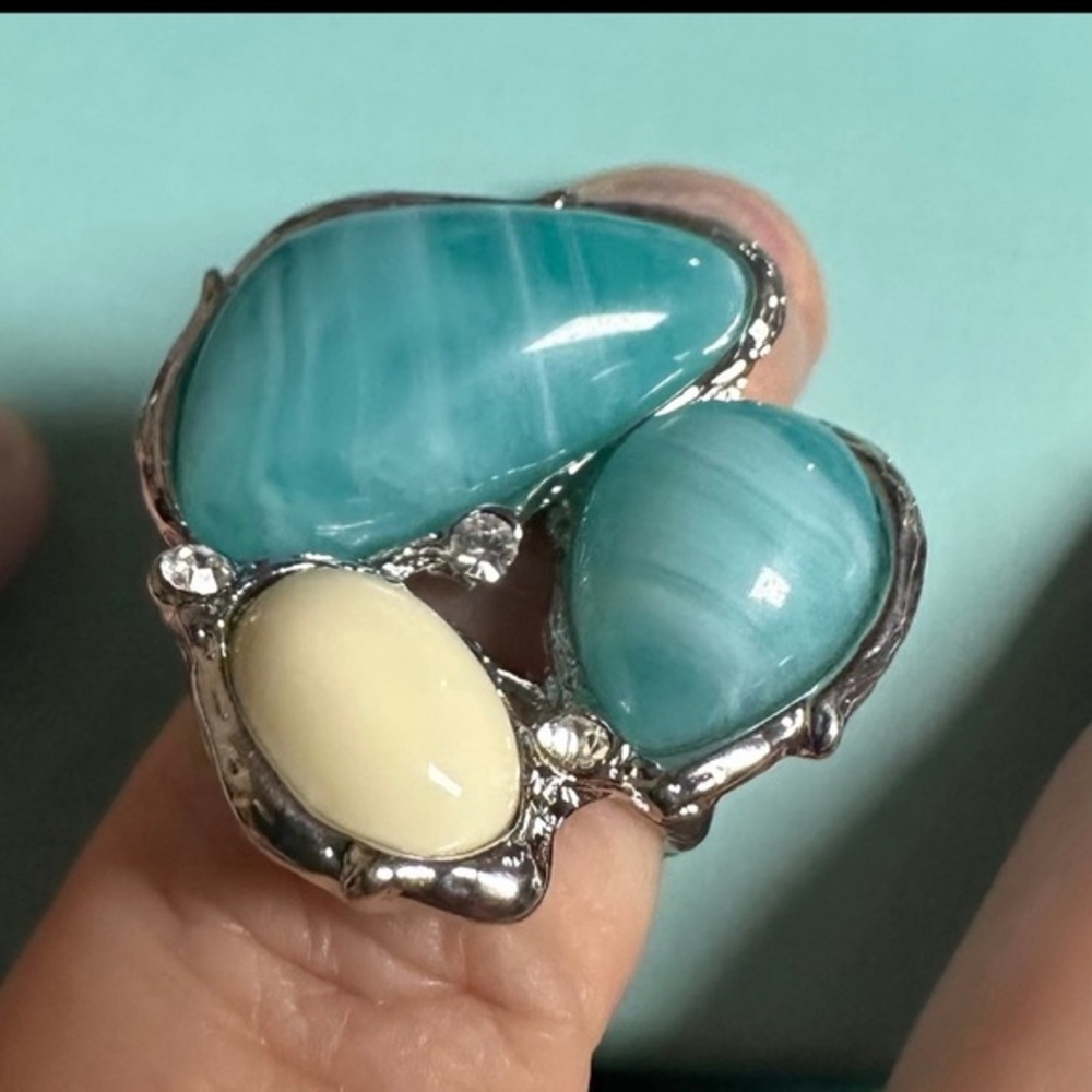 silver ring w/ lovely milky blue Larimer stones vintage turquoise look s…✅